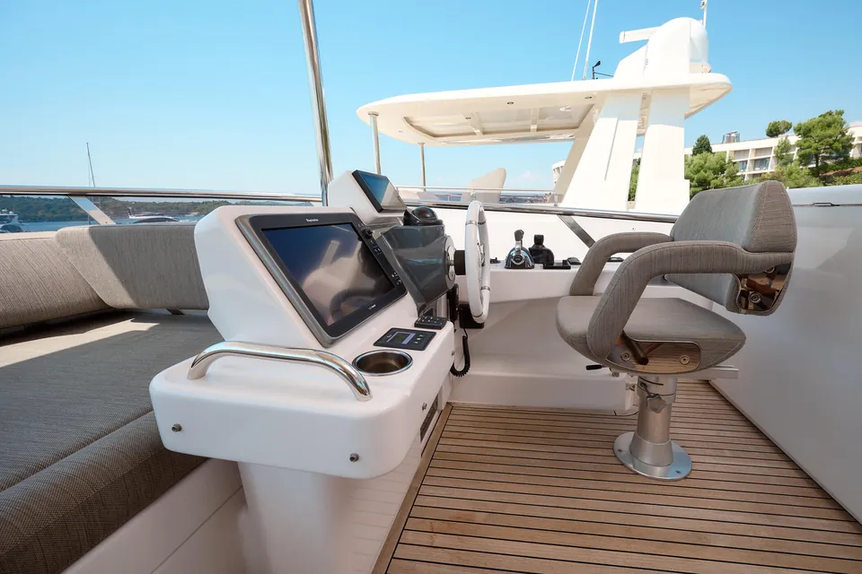 Santa Maria II, 2018 Azimut Magellano 66, photo 8