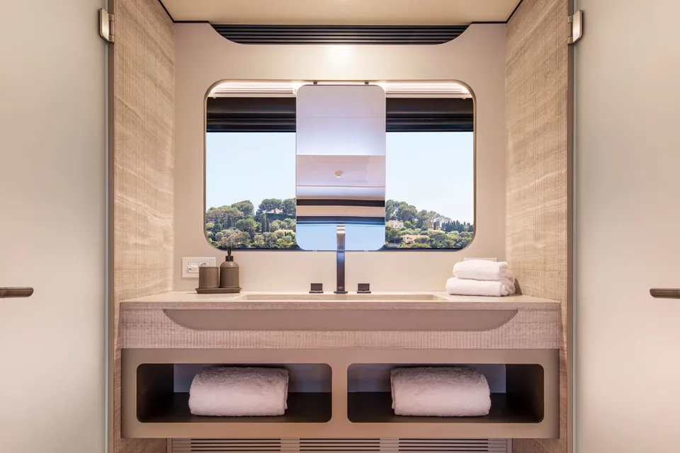 Lady Lene, 2021 Van der Valk Explorer 33M, photo 15