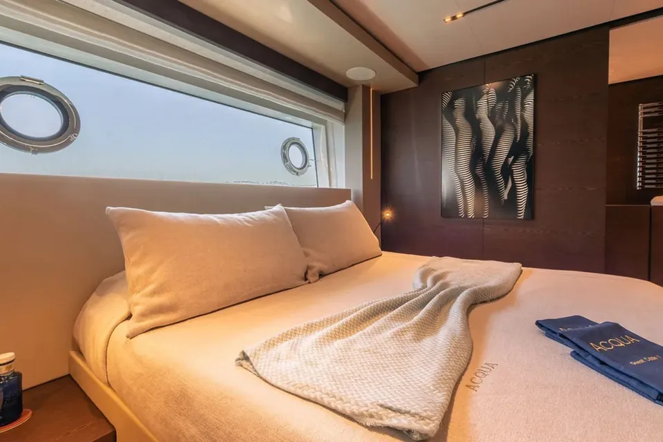Acqua, 2020 Custom Line Navetta 33, photo 4