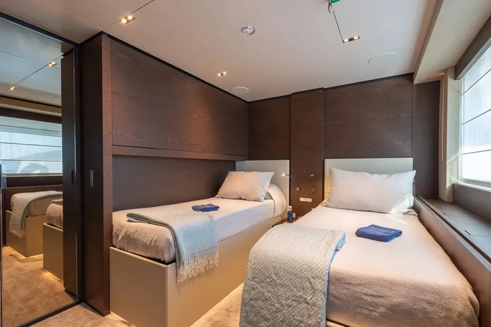 Acqua, 2020 Custom Line Navetta 33, photo 6