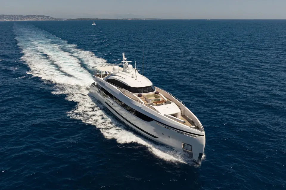 Next, 2015 Columbus Yachts 40M Sport Hybrid, photo 2