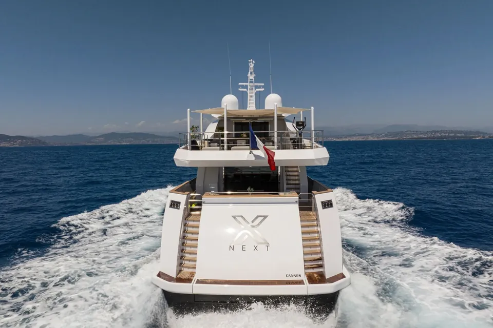 Next, 2015 Columbus Yachts 40M Sport Hybrid, photo 5