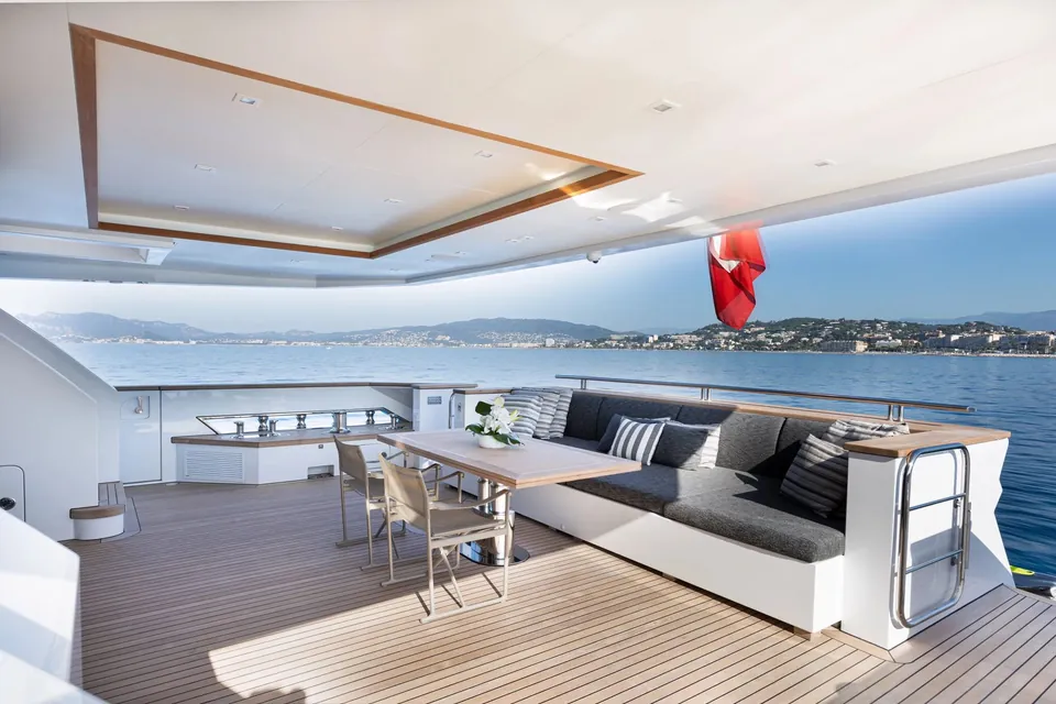 Next, 2015 Columbus Yachts 40M Sport Hybrid, photo 7