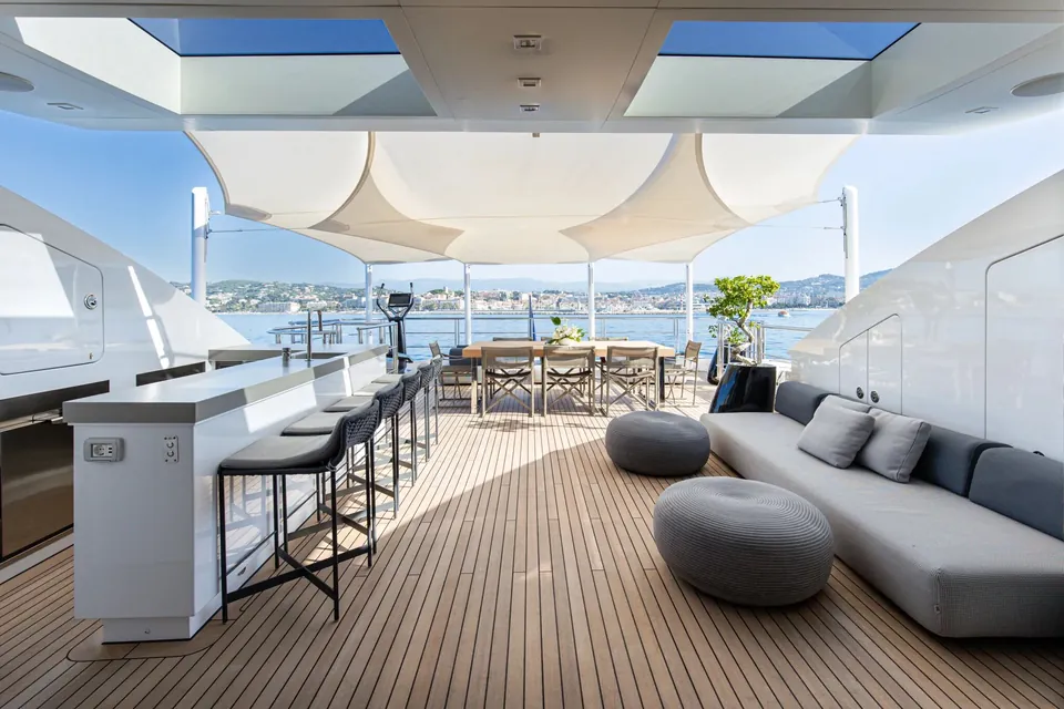Next, 2015 Columbus Yachts 40M Sport Hybrid, photo 8