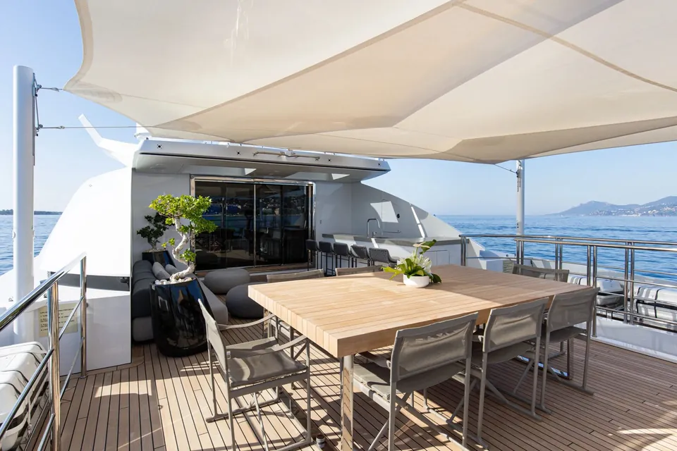 Next, 2015 Columbus Yachts 40M Sport Hybrid, photo 9