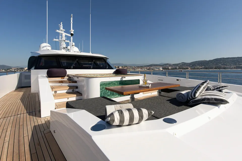 Next, 2015 Columbus Yachts 40M Sport Hybrid, photo 10