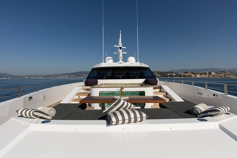 Next, 2015 Columbus Yachts 40M Sport Hybrid, photo 11