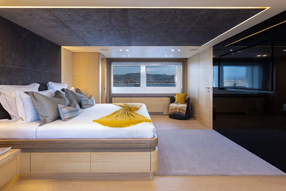 Next, 2015 Columbus Yachts 40M Sport Hybrid, photo 18