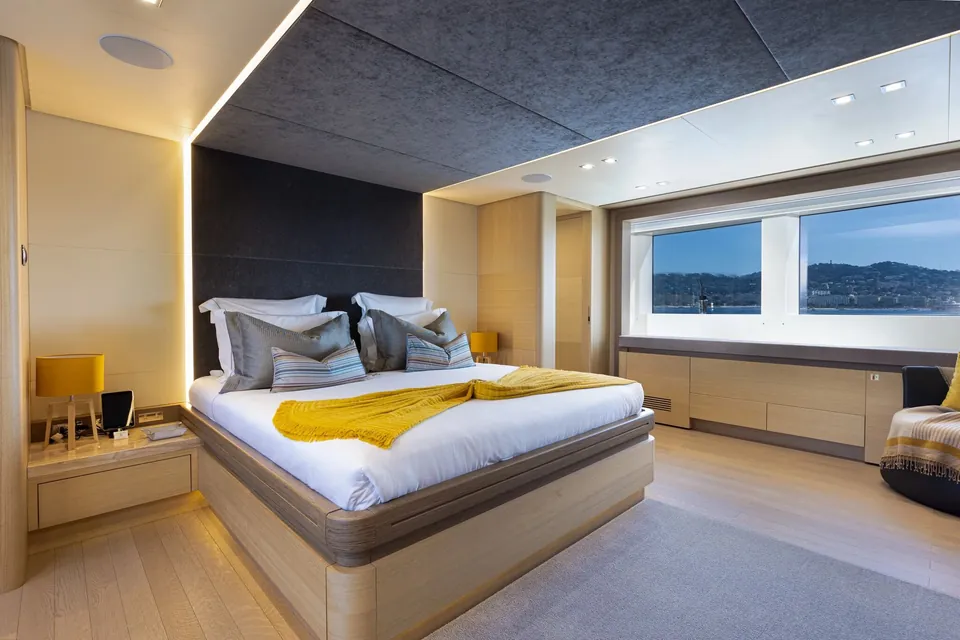 Next, 2015 Columbus Yachts 40M Sport Hybrid, photo 19