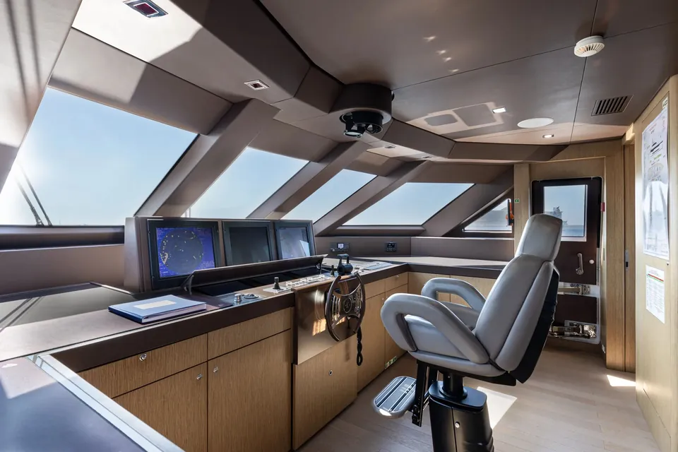 Next, 2015 Columbus Yachts 40M Sport Hybrid, photo 22