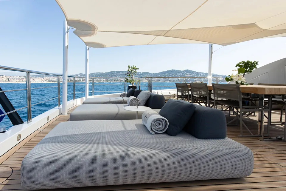 Next, 2015 Columbus Yachts 40M Sport Hybrid, photo 25