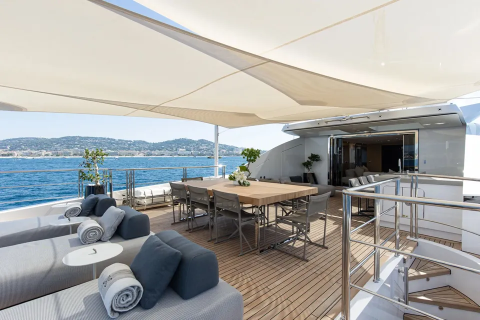 Next, 2015 Columbus Yachts 40M Sport Hybrid, photo 26