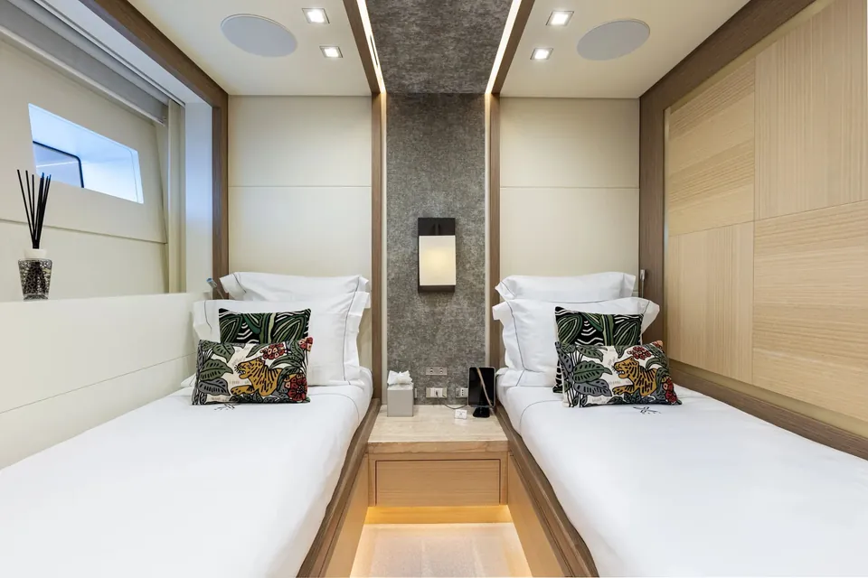 Next, 2015 Columbus Yachts 40M Sport Hybrid, photo 27
