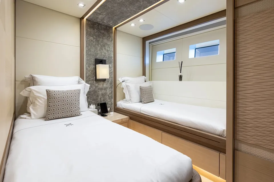 Next, 2015 Columbus Yachts 40M Sport Hybrid, photo 30