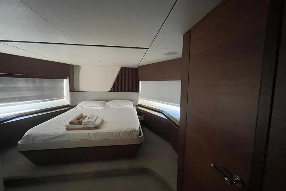 2020 Princess Y85, photo 7