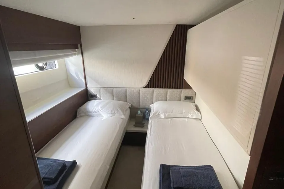 2020 Princess Y85, photo 8