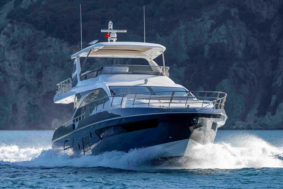 Celebrate Life, 2022 Azimut Fly 72, photo 1