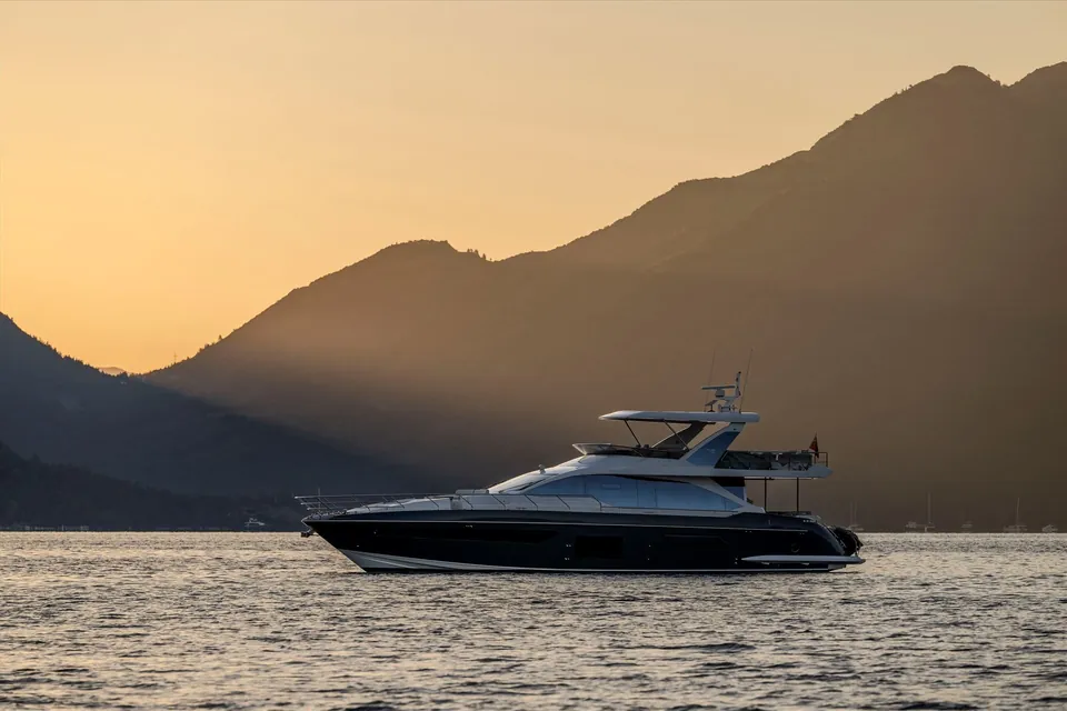 Celebrate Life, 2022 Azimut Fly 72, photo 2