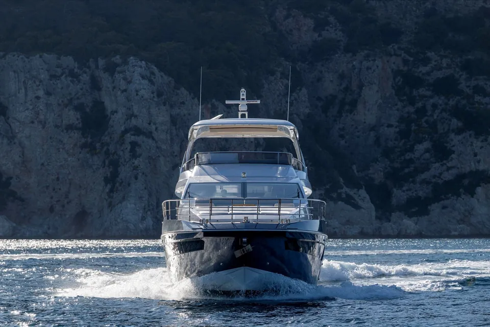 Celebrate Life, 2022 Azimut Fly 72, photo 4