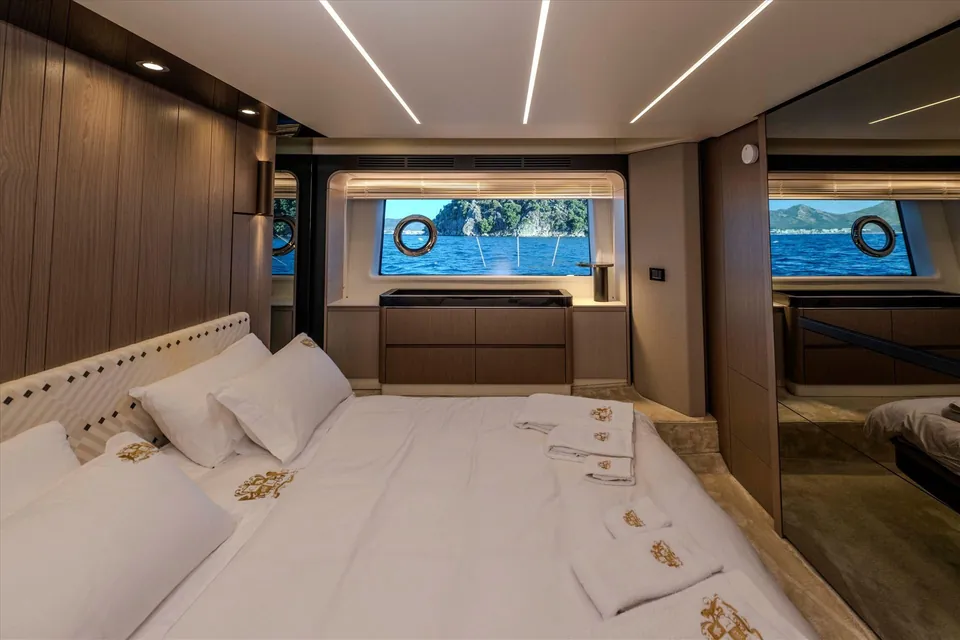 Celebrate Life, 2022 Azimut Fly 72, photo 5
