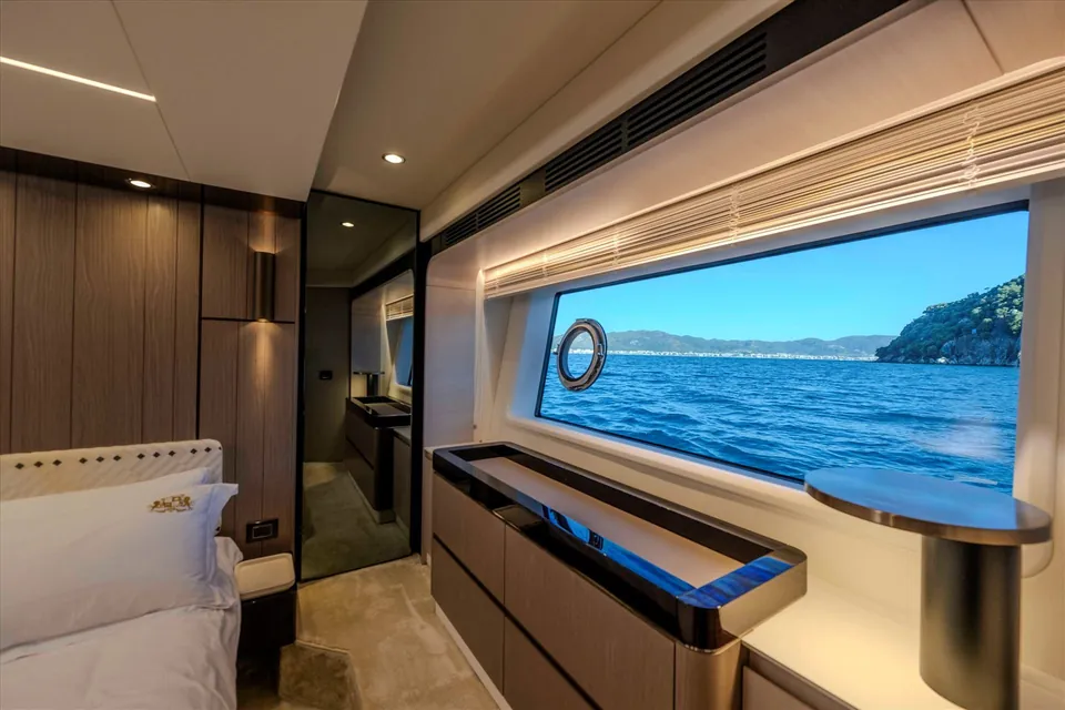 Celebrate Life, 2022 Azimut Fly 72, photo 6