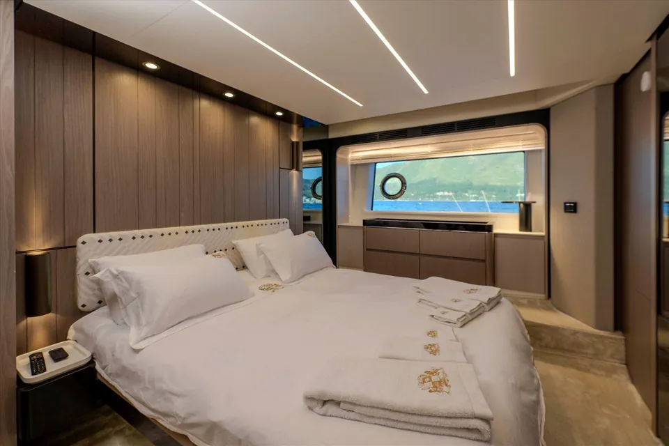 Celebrate Life, 2022 Azimut Fly 72, photo 15
