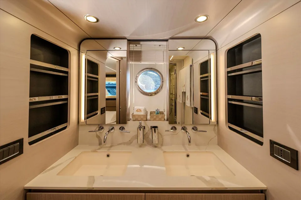 Celebrate Life, 2022 Azimut Fly 72, photo 16