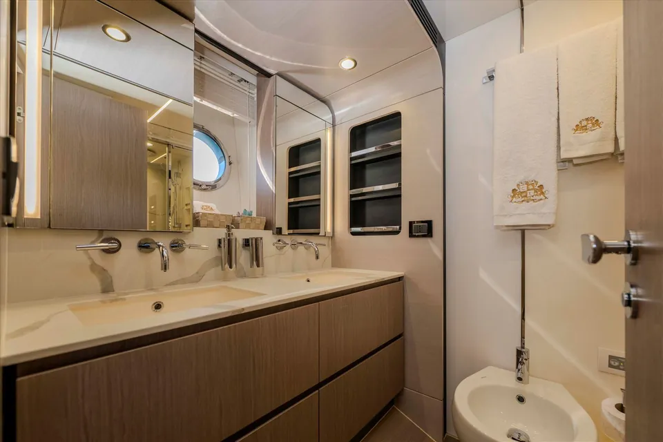 Celebrate Life, 2022 Azimut Fly 72, photo 18
