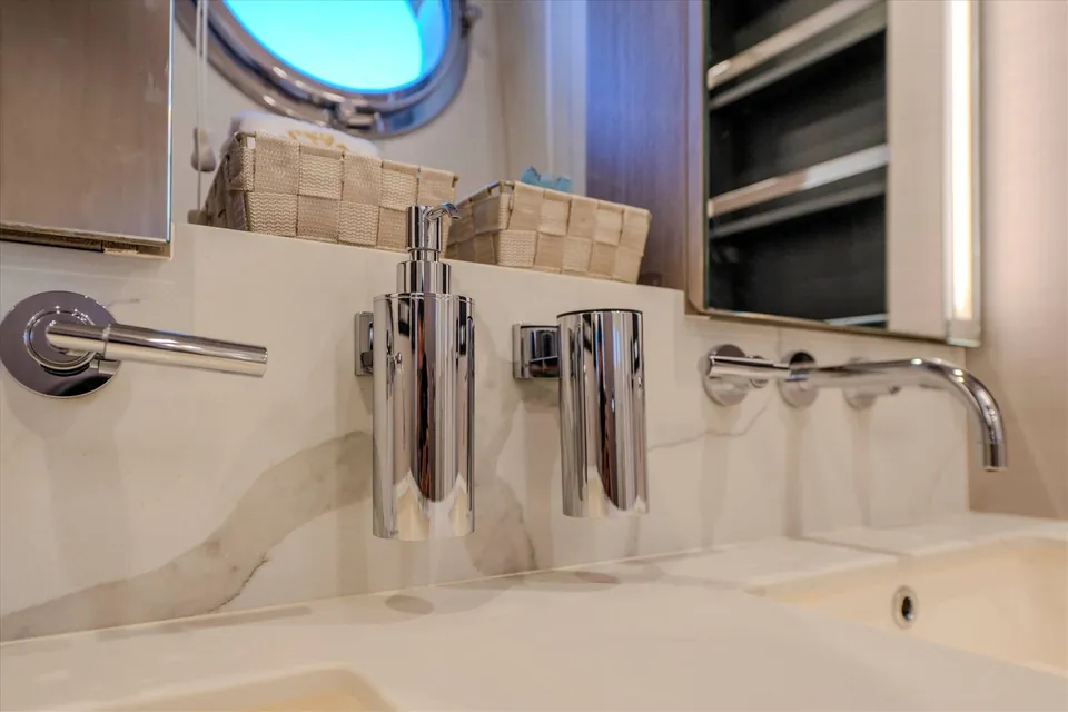 Celebrate Life, 2022 Azimut Fly 72, photo 19