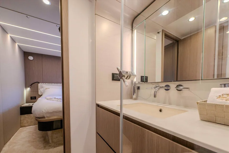 Celebrate Life, 2022 Azimut Fly 72, photo 21