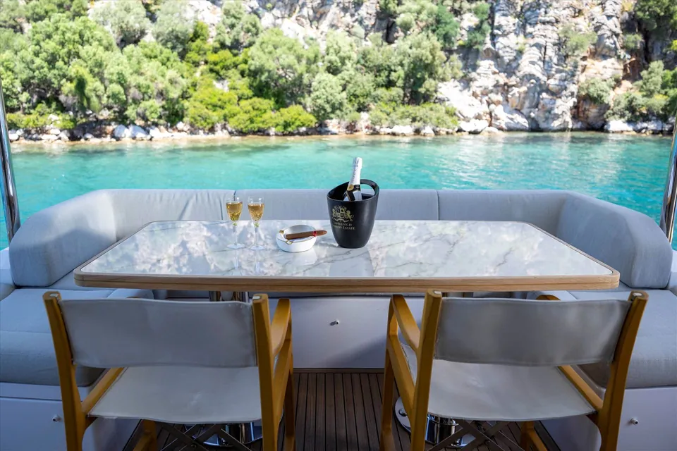 Celebrate Life, 2022 Azimut Fly 72, photo 23