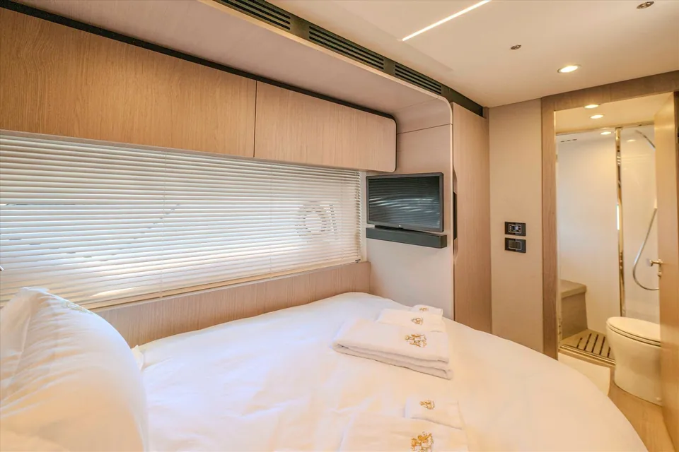 Celebrate Life, 2022 Azimut Fly 72, photo 24