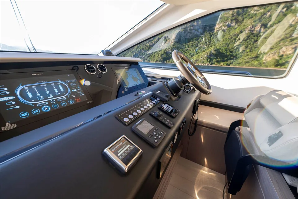 Celebrate Life, 2022 Azimut Fly 72, photo 46