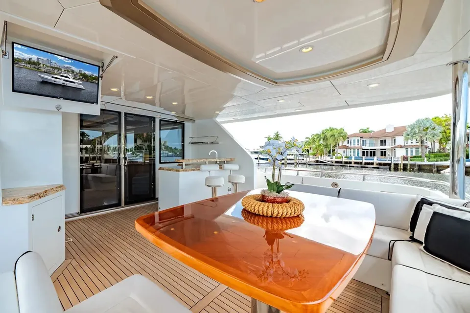 Gusto II, 2016 Ocean Alexander 90 Sky Lounge, photo 10