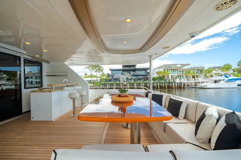 Gusto II, 2016 Ocean Alexander 90 Sky Lounge, photo 11