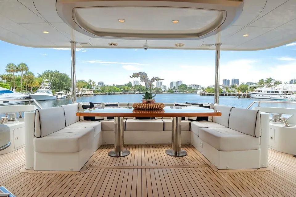 Gusto II, 2016 Ocean Alexander 90 Sky Lounge, photo 12