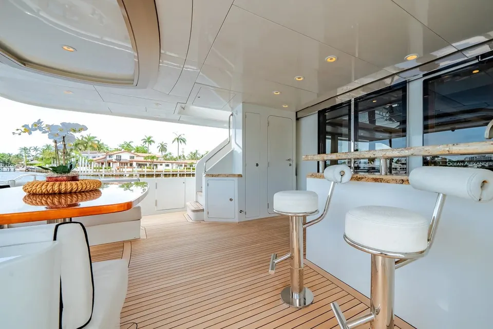 Gusto II, 2016 Ocean Alexander 90 Sky Lounge, photo 13
