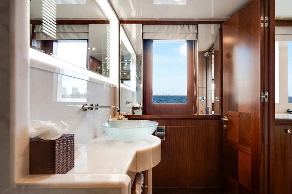 Gusto II, 2016 Ocean Alexander 90 Sky Lounge, photo 35