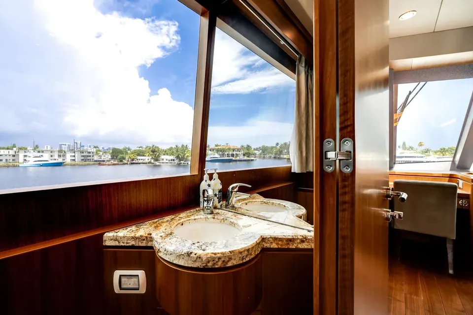 Gusto II, 2016 Ocean Alexander 90 Sky Lounge, photo 48