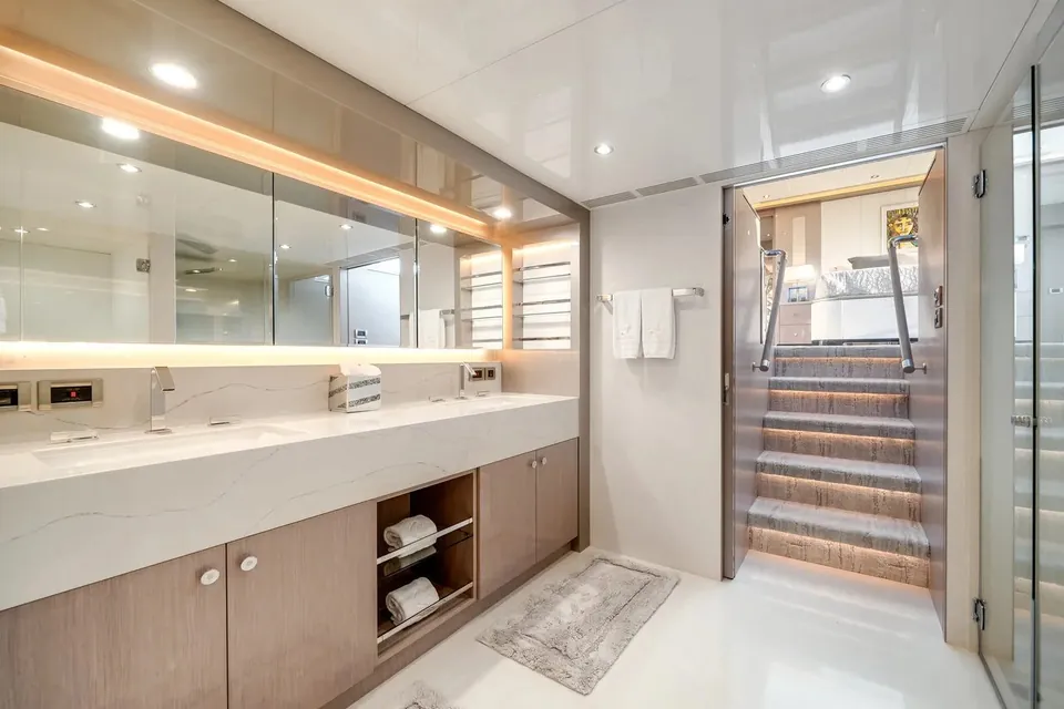 Carbon Copy, 2022 Ocean Alexander 32L, photo 41