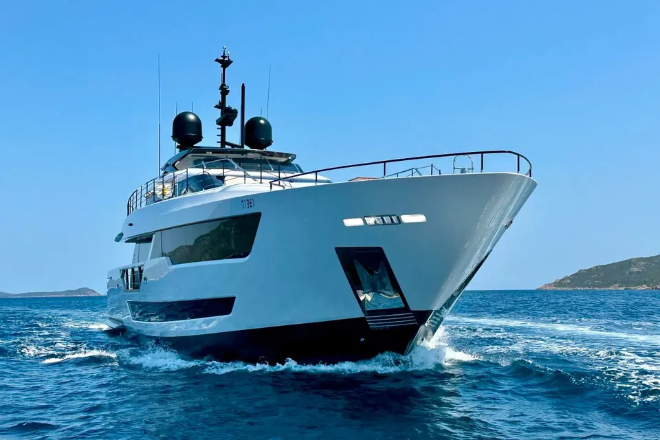 2023 Custom Line 120, photo 3