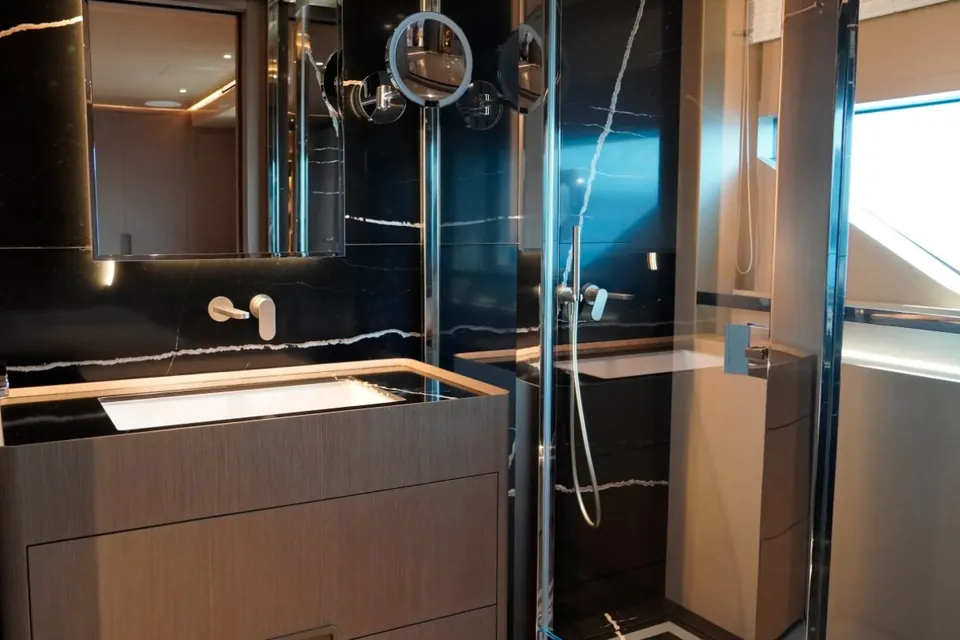 2023 Custom Line 120, photo 9