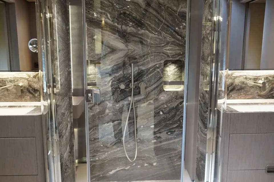 2023 Custom Line 120, photo 31