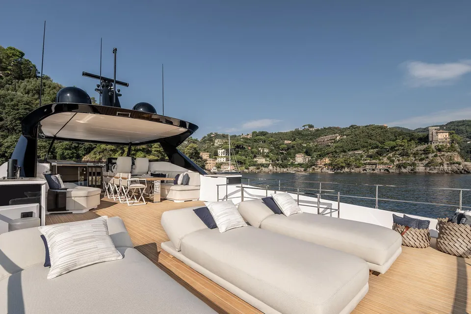 2026 Ferretti Infynito 80, photo 2