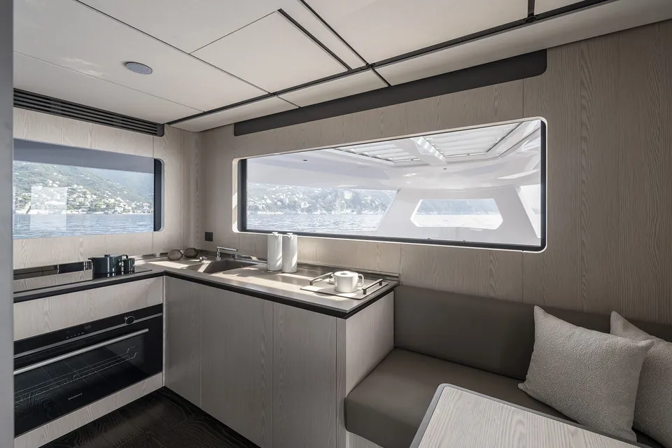 2026 Ferretti Infynito 80, photo 11