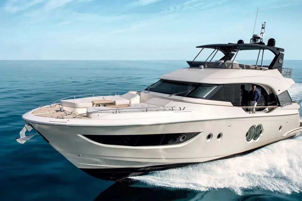 2019 Monte Carlo Yachts MCY 70, photo 4
