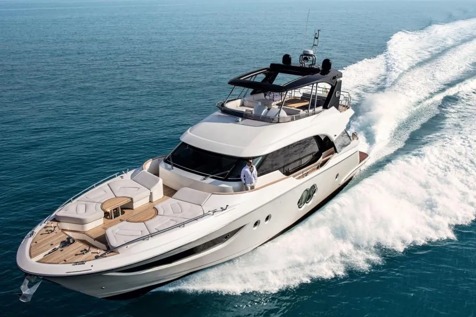 2019 Monte Carlo Yachts MCY 70, photo 6