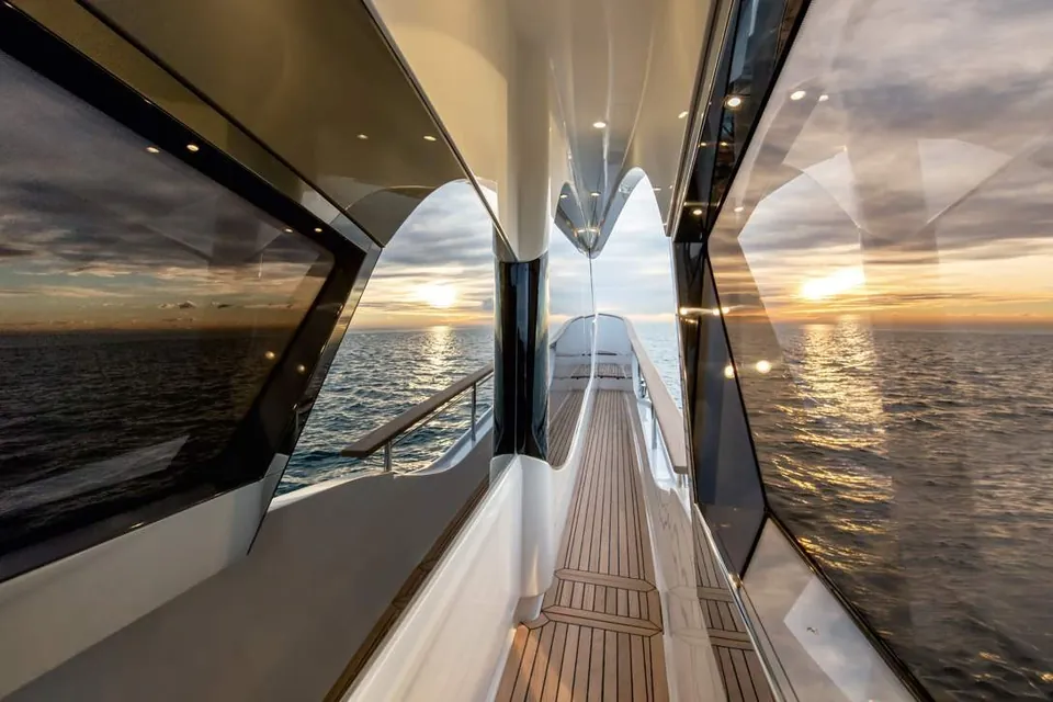 2019 Monte Carlo Yachts MCY 70, photo 9