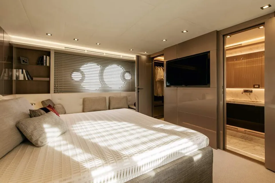 2019 Monte Carlo Yachts MCY 70, photo 26