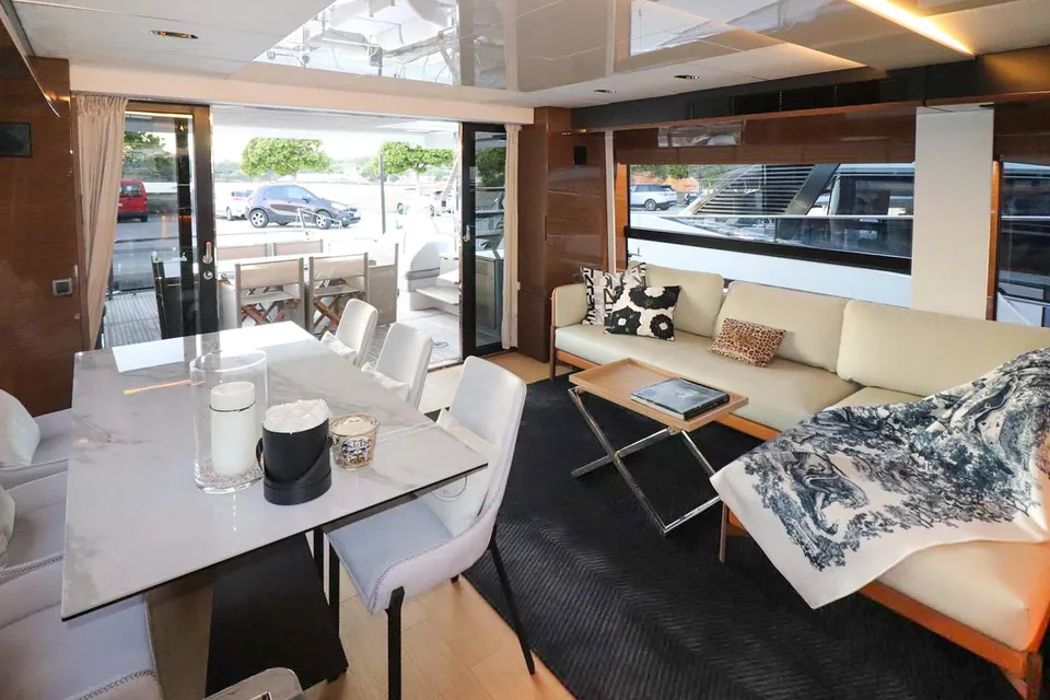2023 Prestige Yachts X70, photo 3